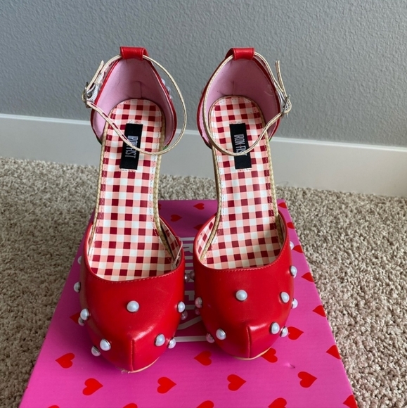 NIB RARE Ironfist Strawberry Lips Platform Heels - Picture 3 of 7